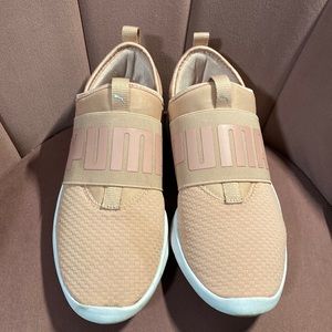 Pink and white pumas 6.5womens. Worn once